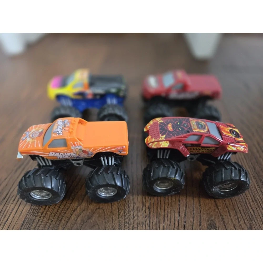 HOT Wheels Monster Jam Rev Tredz Trucks 4 Pc Lot Grinder Maximum Destruction Red